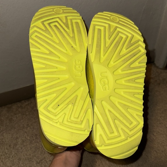 UGG Women’s Classic Clear Mini Pollen Yellow Waterproof Boots Size 6 - Picture 5 of 7
